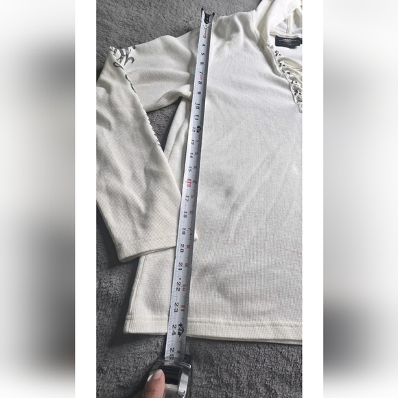 Harley-Davidson White Hoodie with Skull Design - Picture 6 of 10